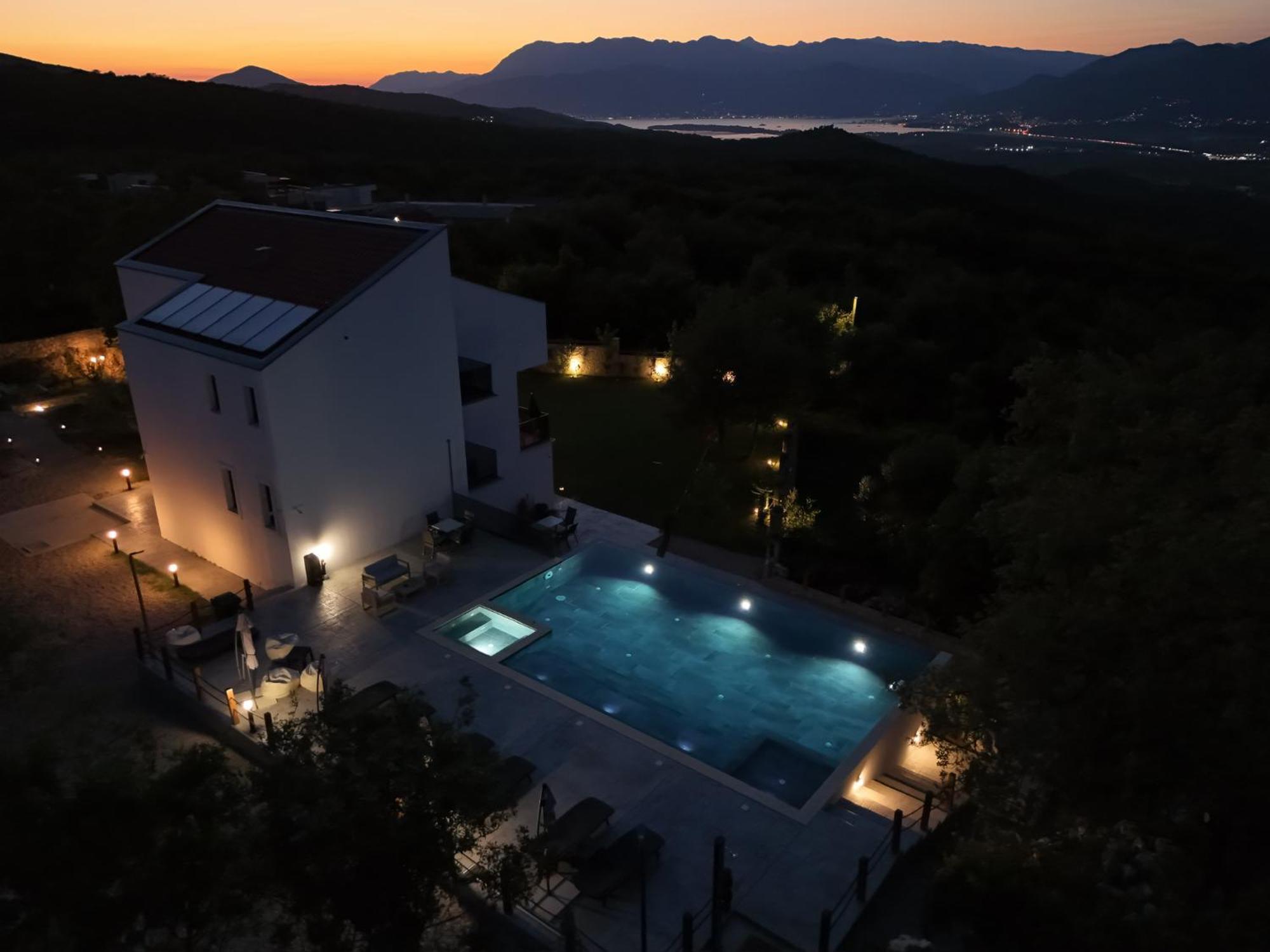 Villa Principium With Infinity Edge Pool&Hot Tub Kotor Eksteriør billede